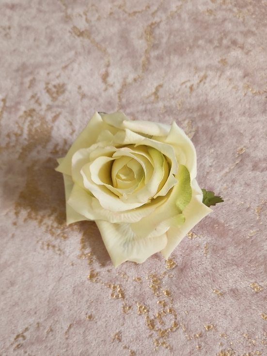Source Unknown Accessories - HAIR CLIP | Ivory Artificial Rose Hair Clip